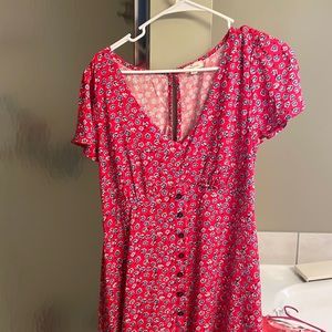 Cute short dress.. perfect for a day out!